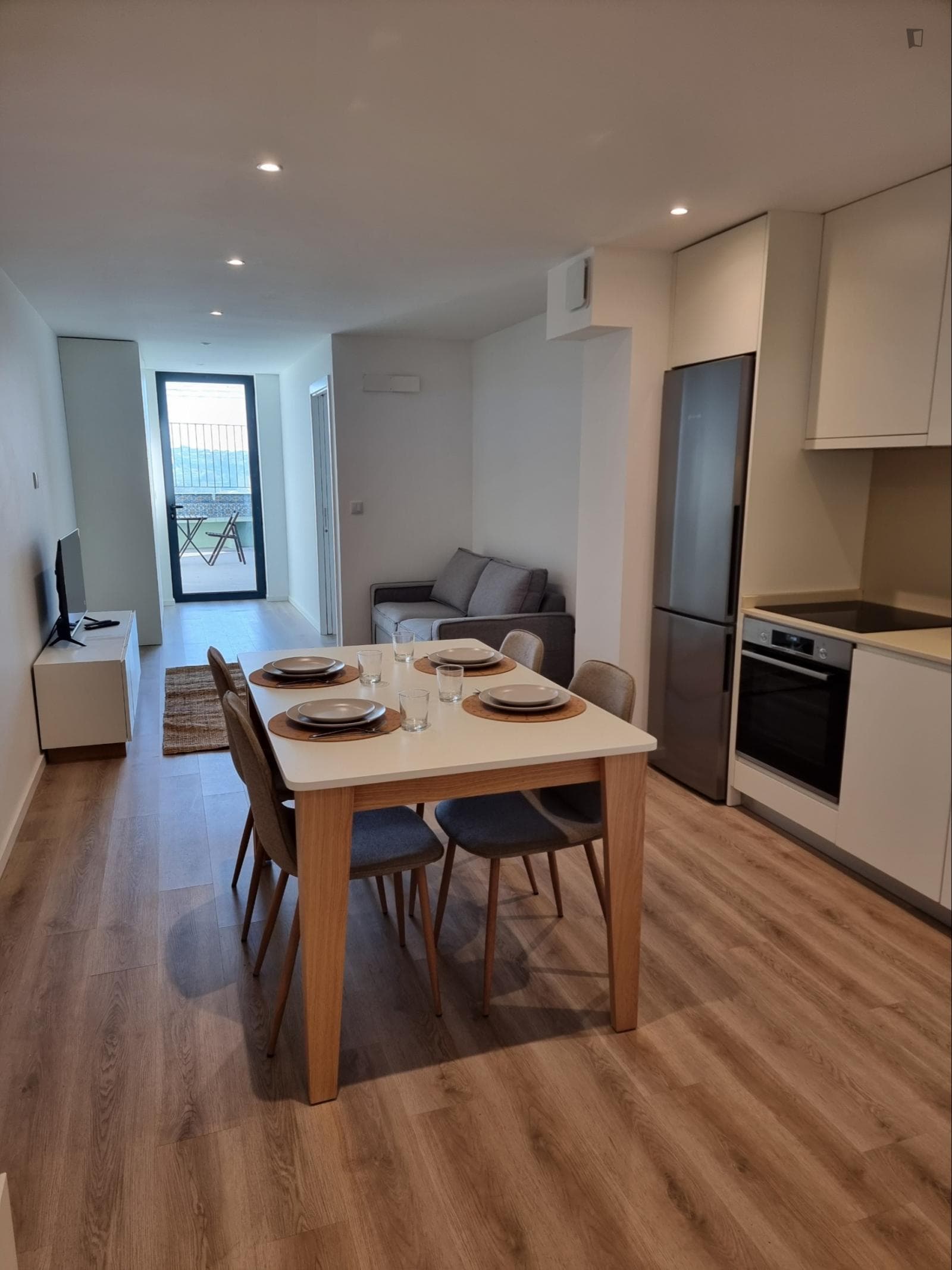 Lovely 1-bedroom apartment close to the Campanhã transport station photo 1