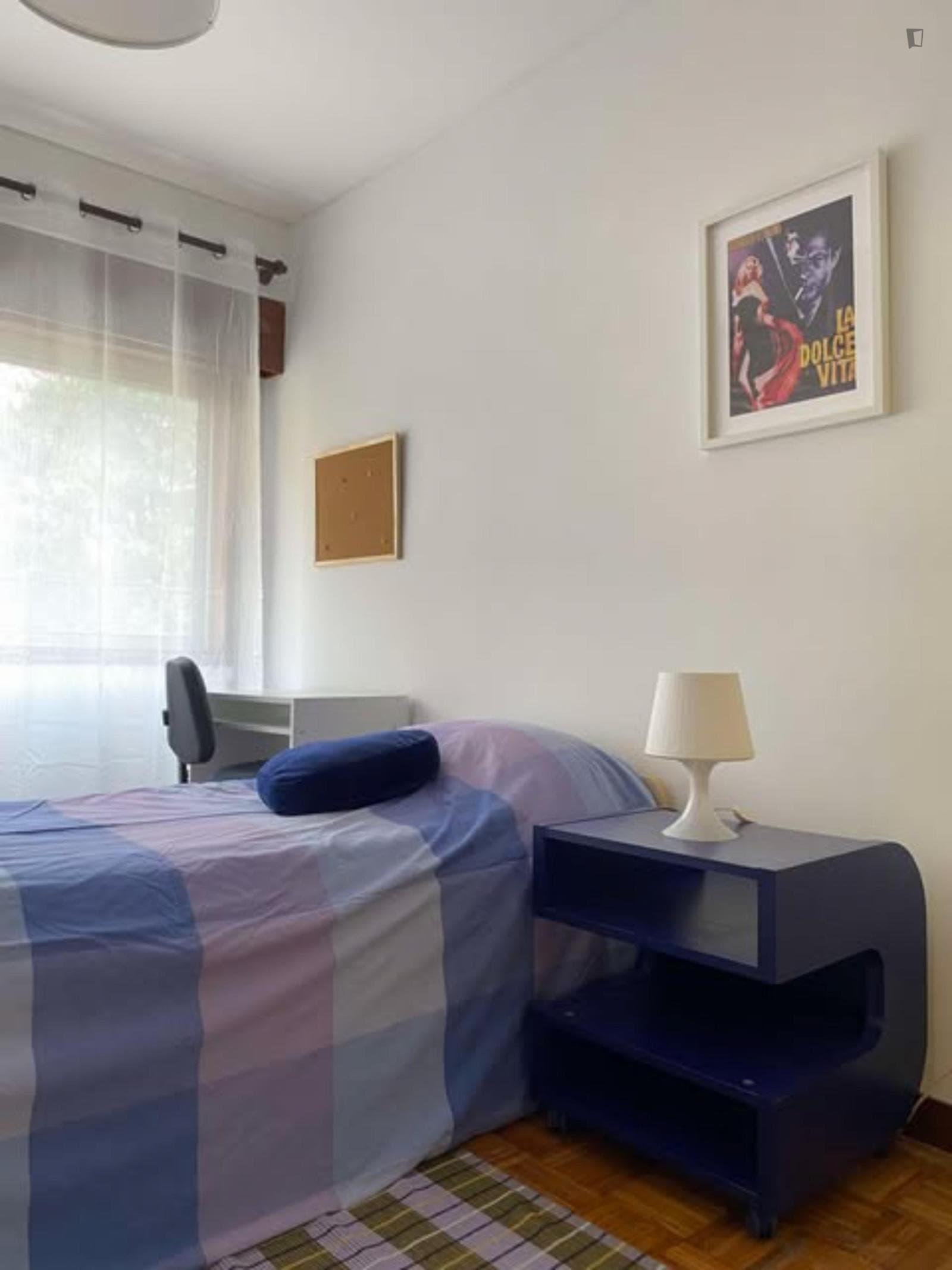 Pleasant bedroom in São Mamede de Infesta photo 1