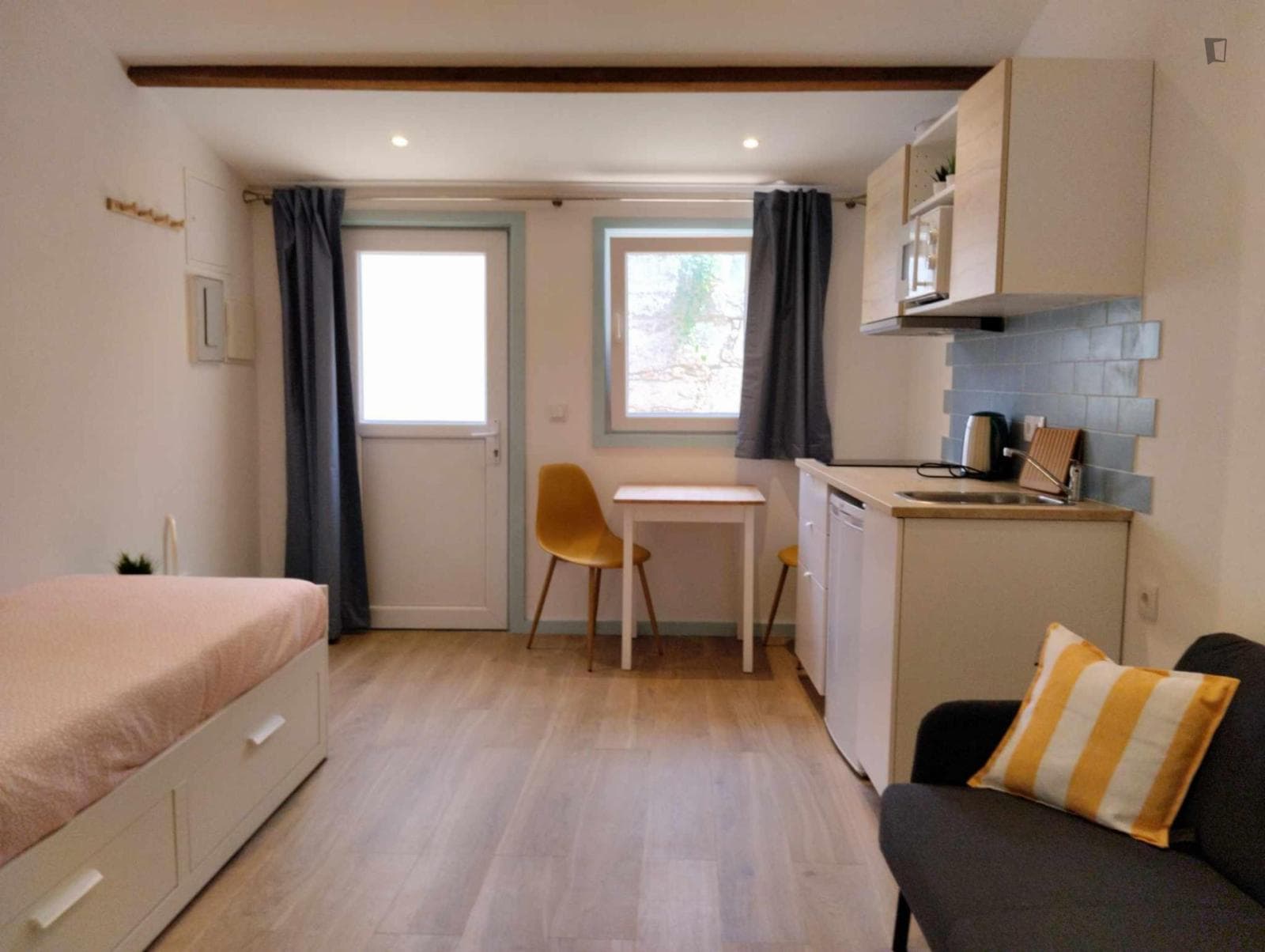 Cozy Studio close to Matosinhos Beach photo 1