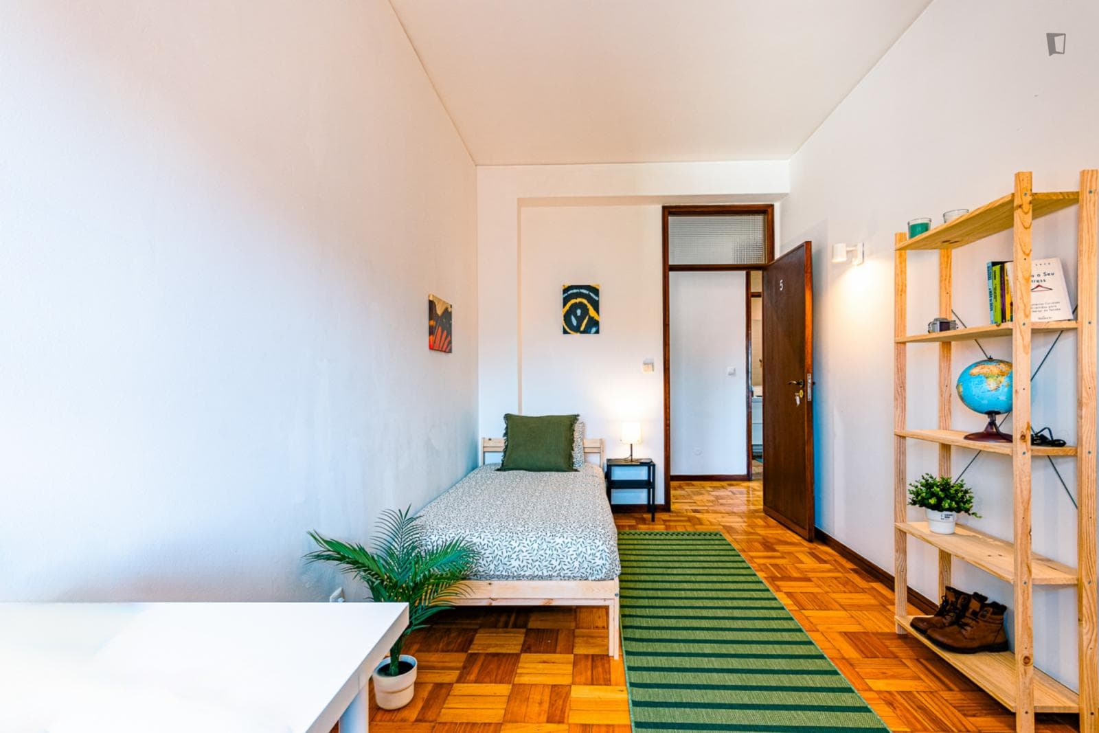 Vibrant single bedroom in Ramalde photo 1