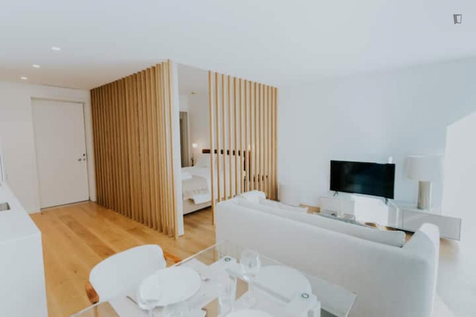 Spacious and fresh studio in Cedofeita photo 1