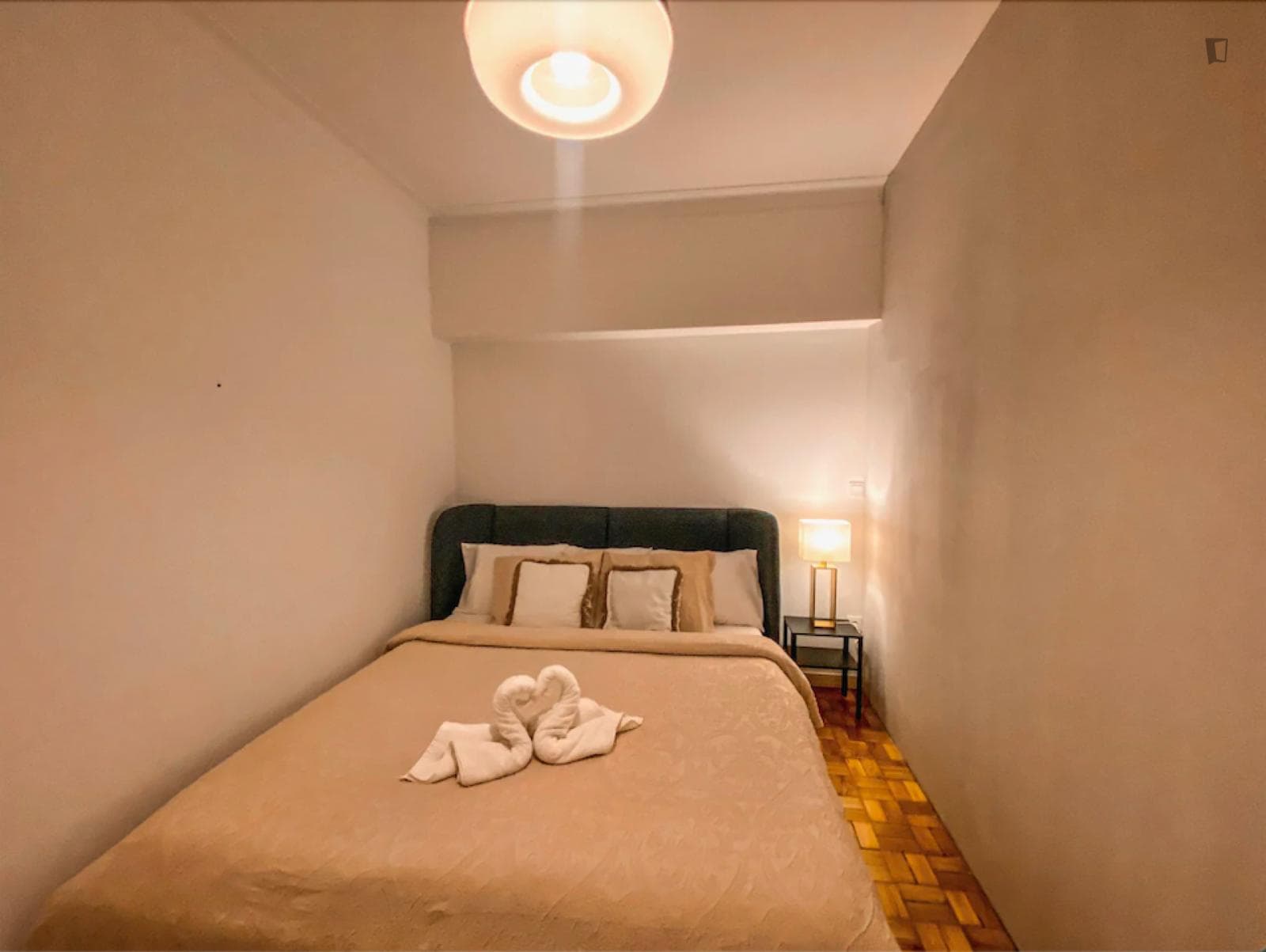 Beautiful double bedroom next to Campanhã metro station photo 1