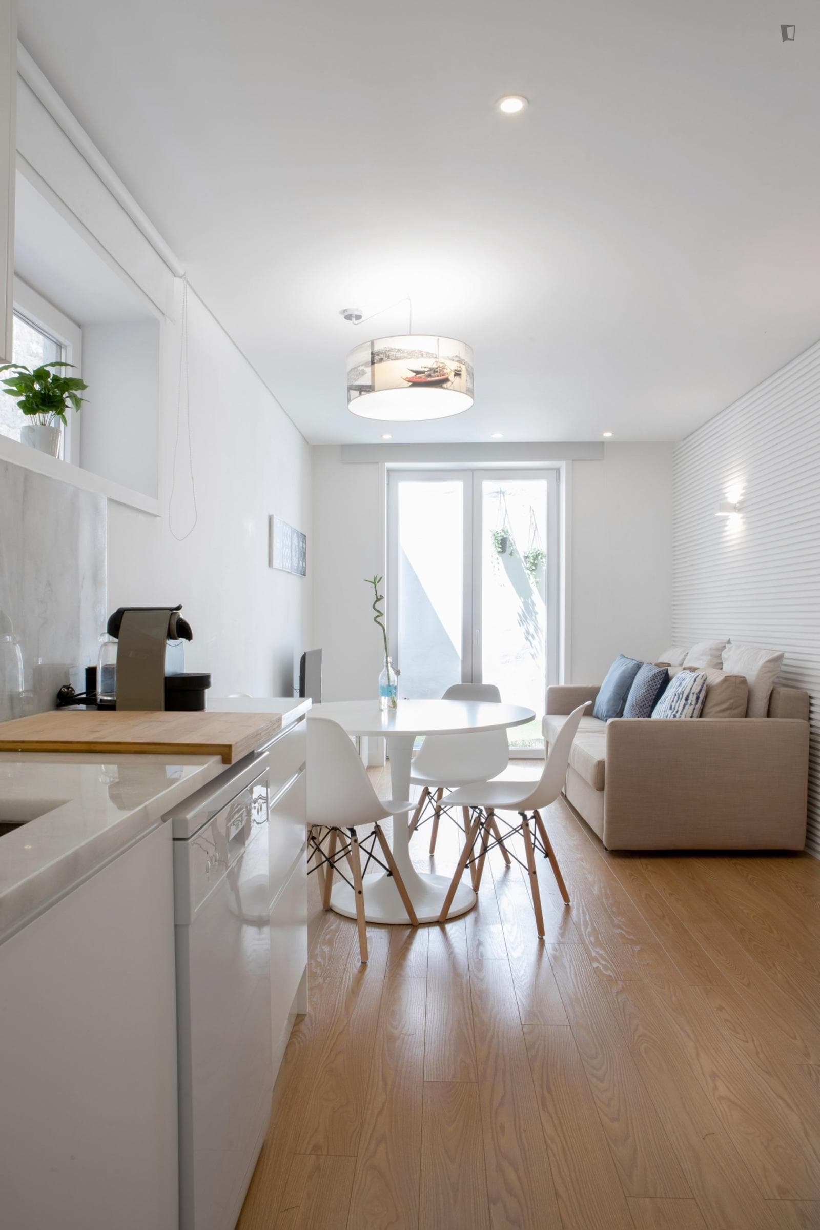 Exciting 1 Bedroom Apartment with a Backyard close to Trindade Metro photo 1