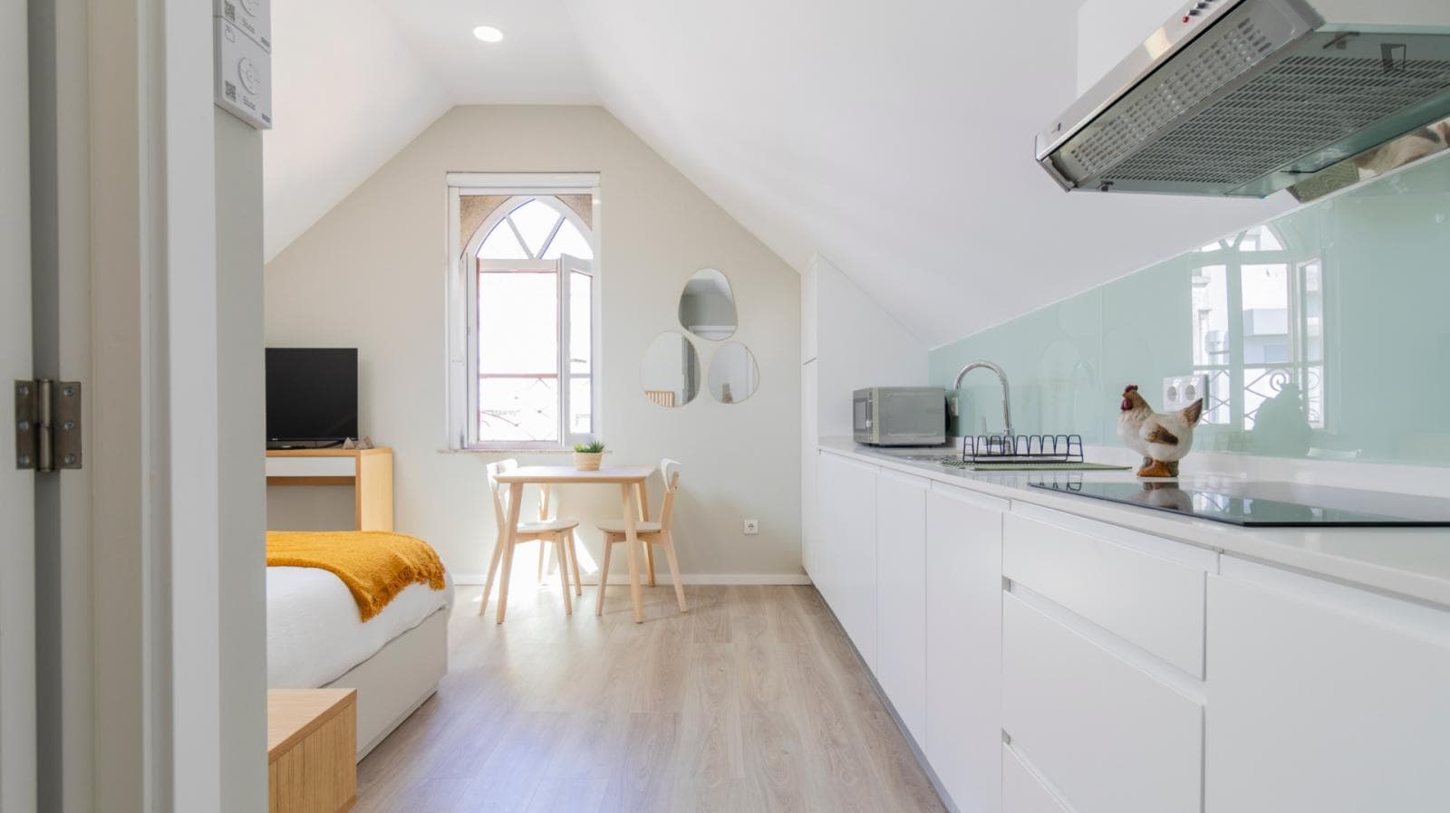 Colourful and cosy studio in Santa Marinha photo 1