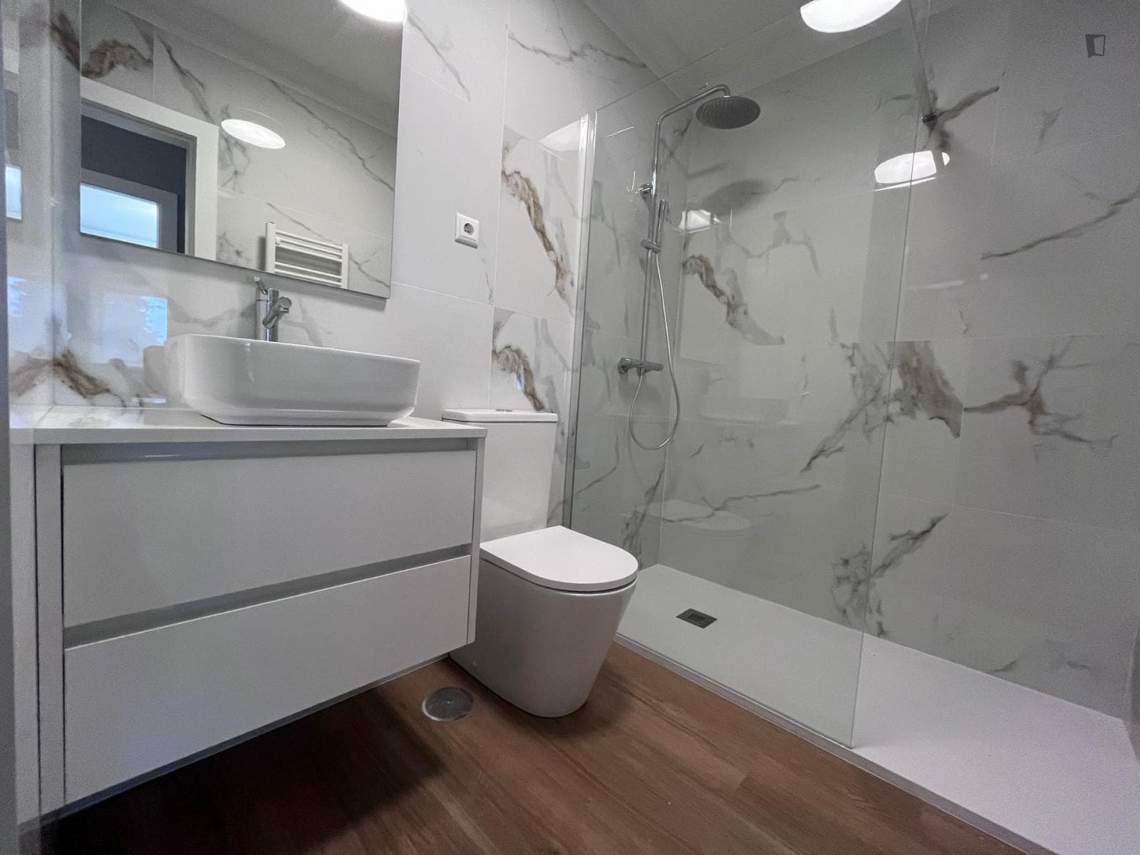 Welcoming 1-bedroom apartment close to Faculdade de Economia photo 1