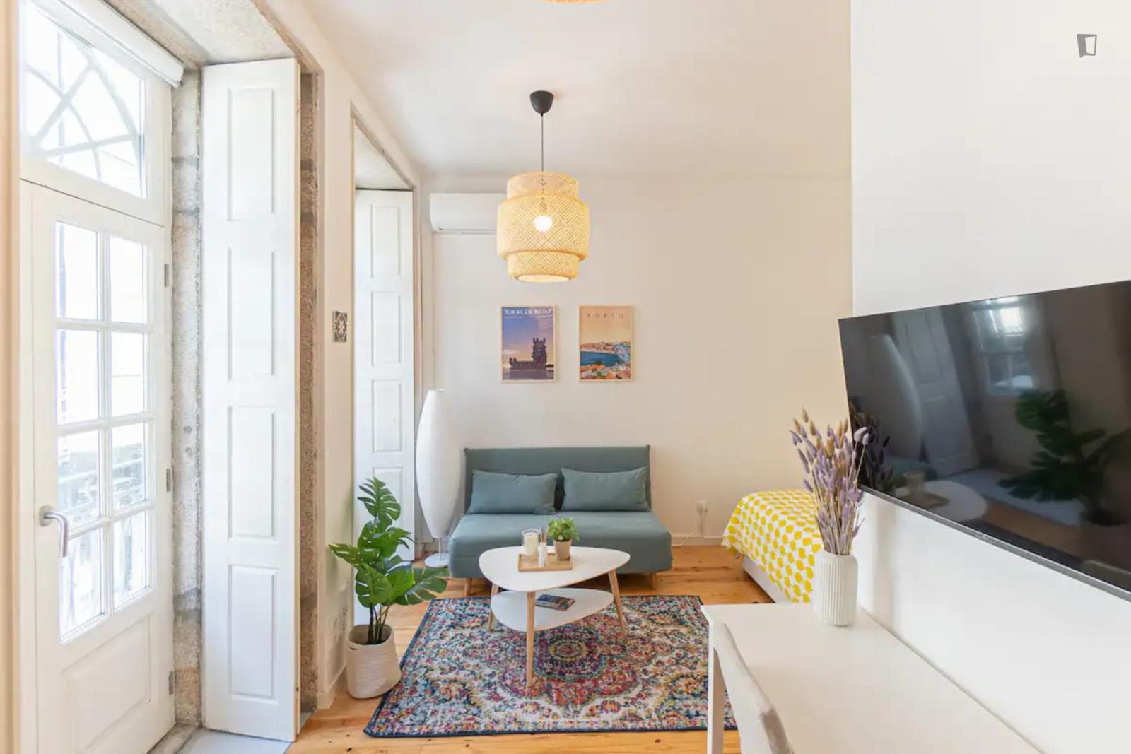 Charming and bright studio next to Universidade Lusófona do Porto photo 1