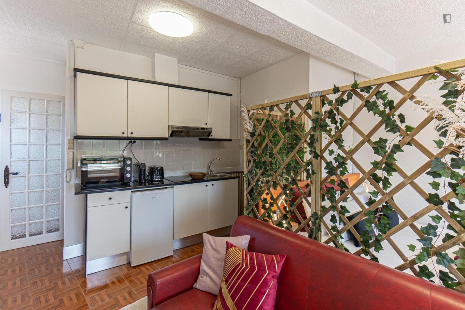 Shinning studio close to Campanhã metro station photo 1