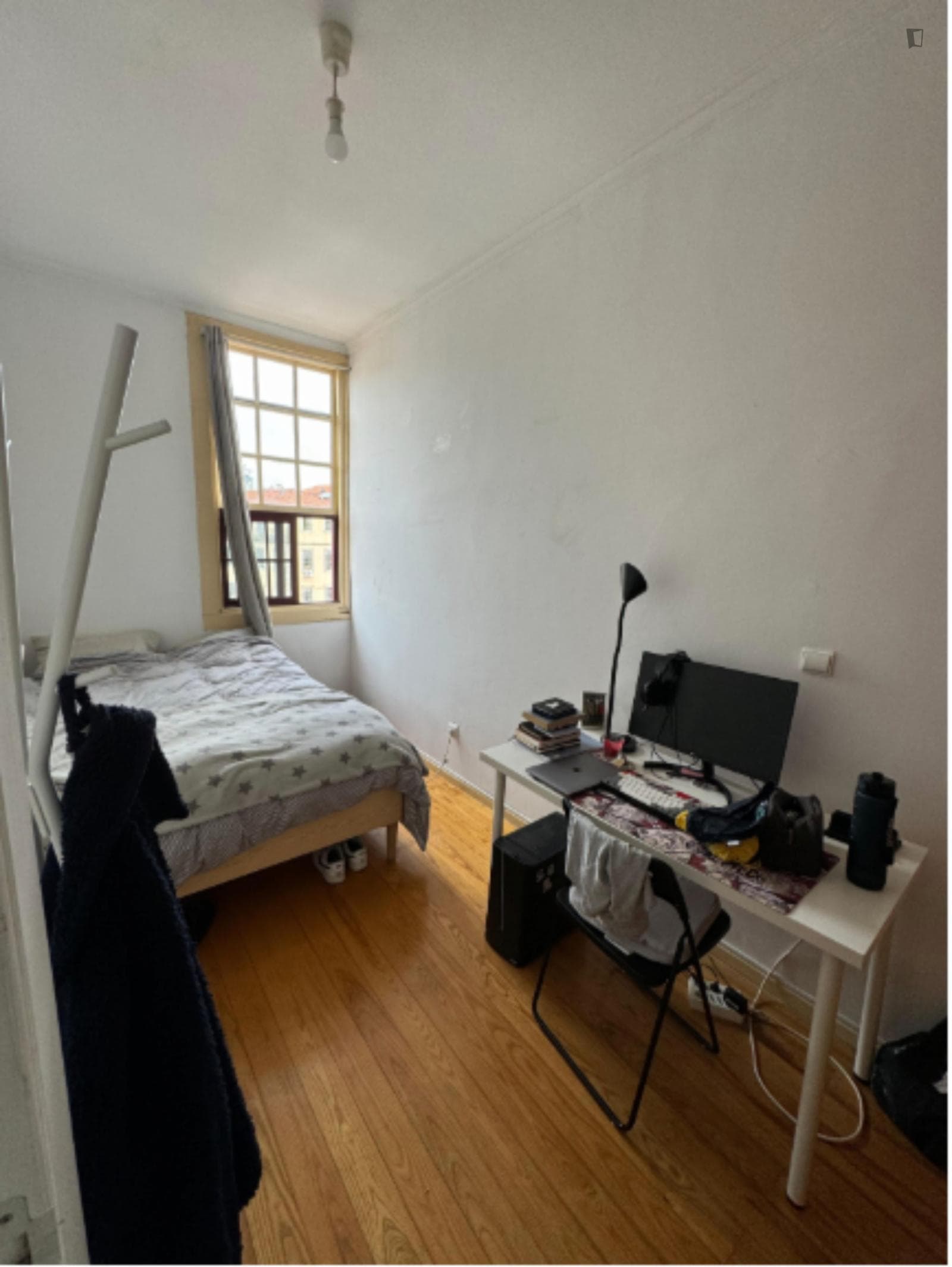 Tempting Double Bedroom close to Marques de Oliveira Garden photo 1