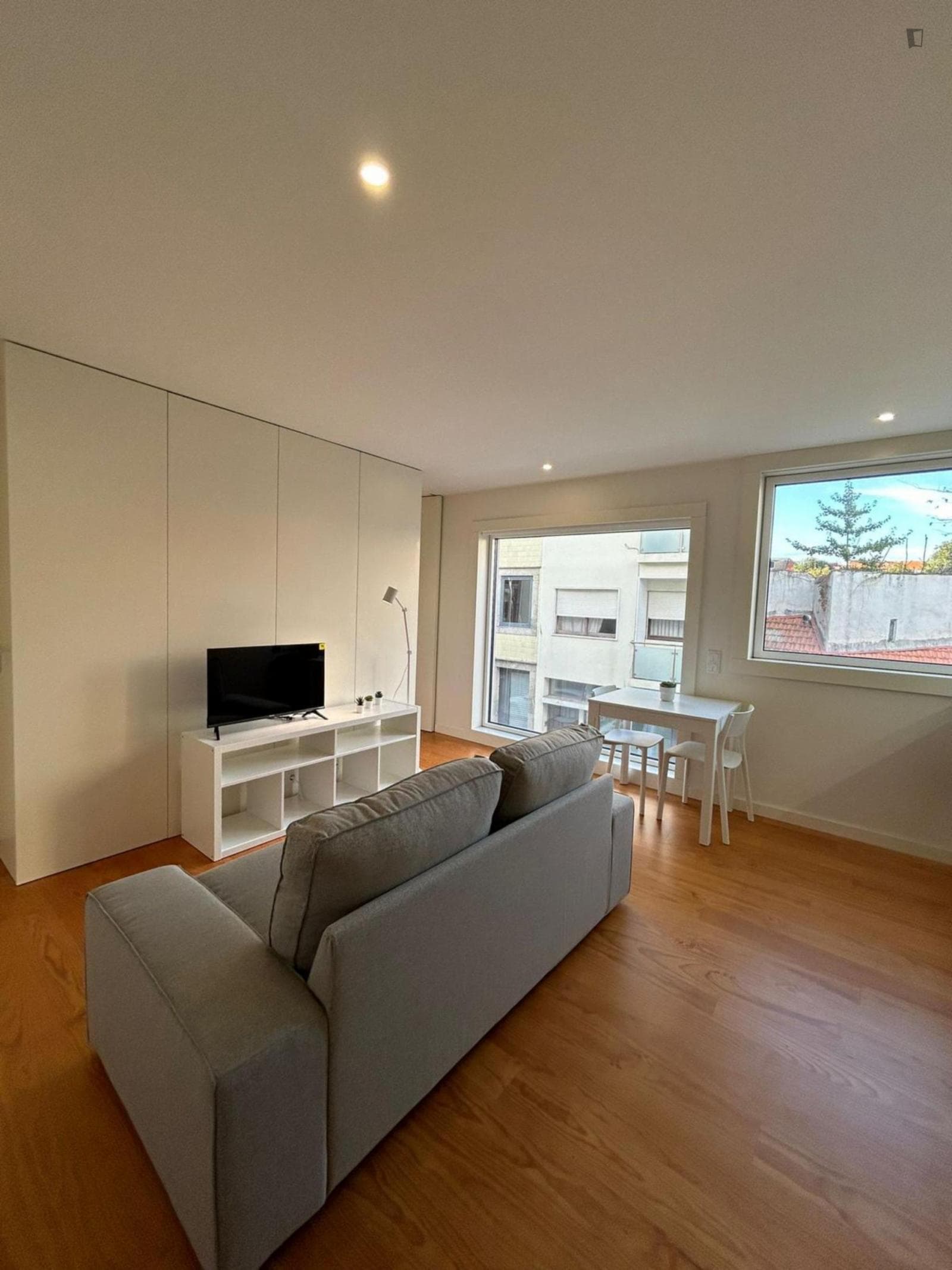 Bright accommodation next to Faculdade de Direito photo 1