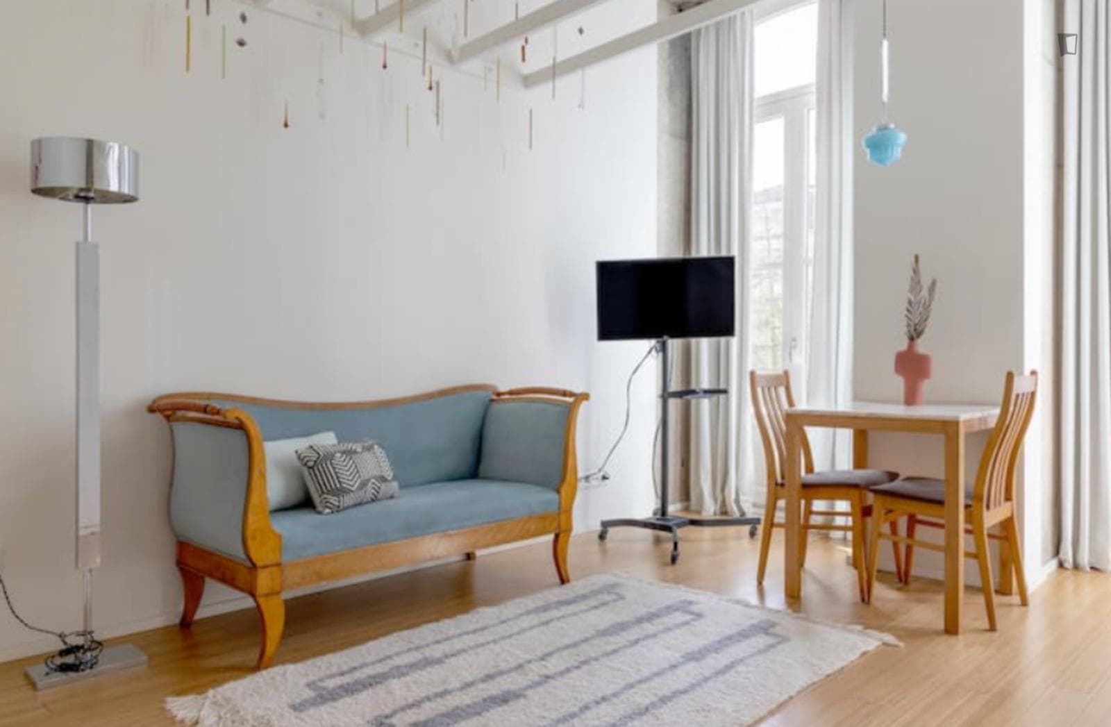 Gorgeous 1-bedroom apartment next to Mercado do Bolhão photo 1