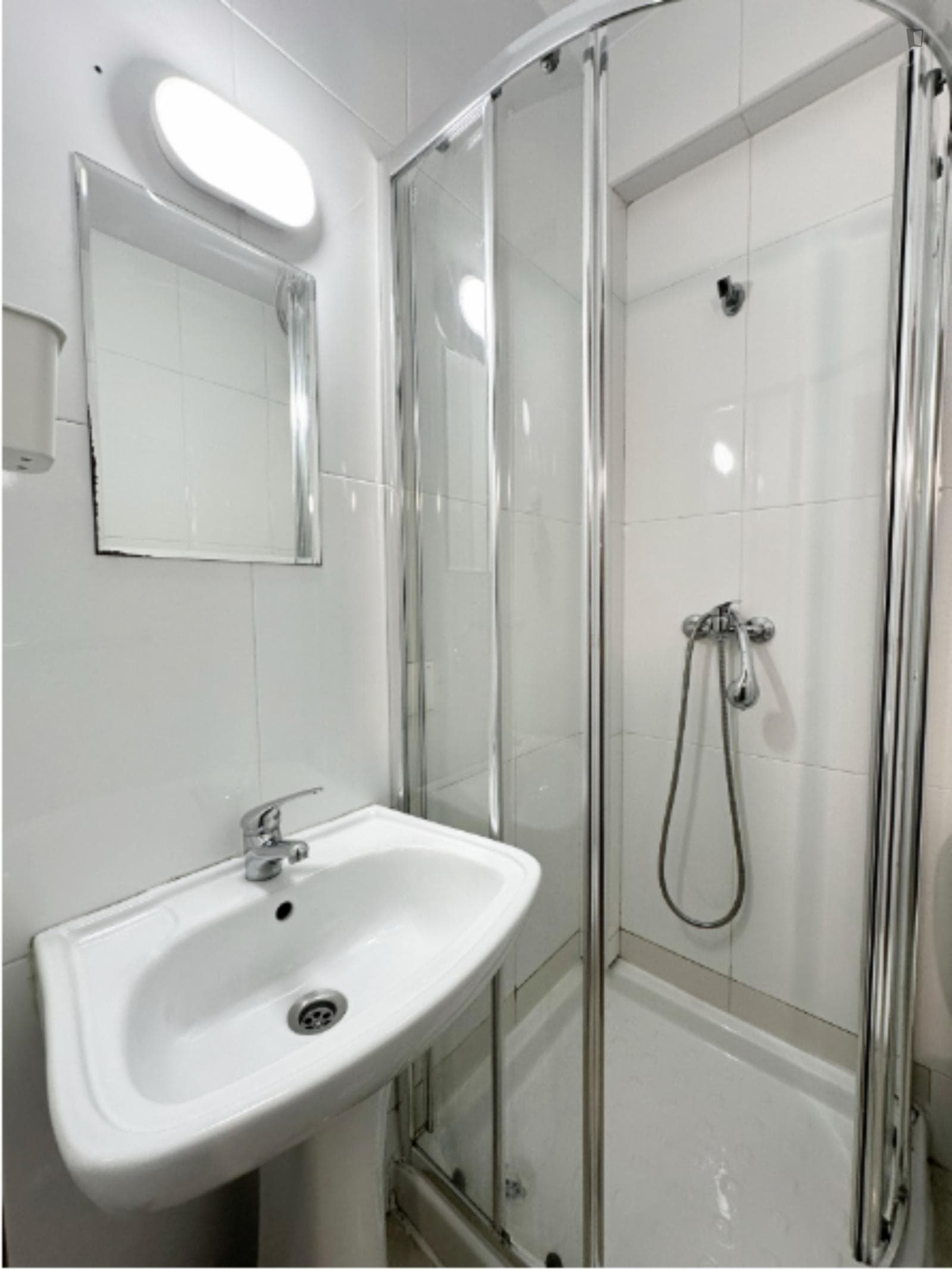 Comfy 4 Bedroom Apartment close to ISEP University photo 1