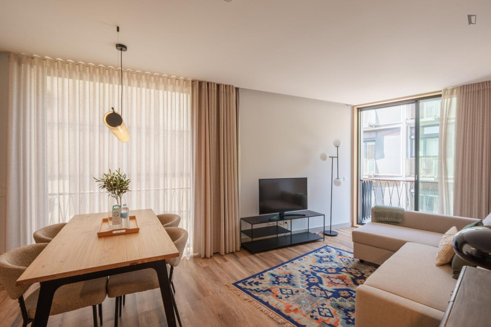 Charming 1-bedroom apartment near Mercado do Bolhão photo 1