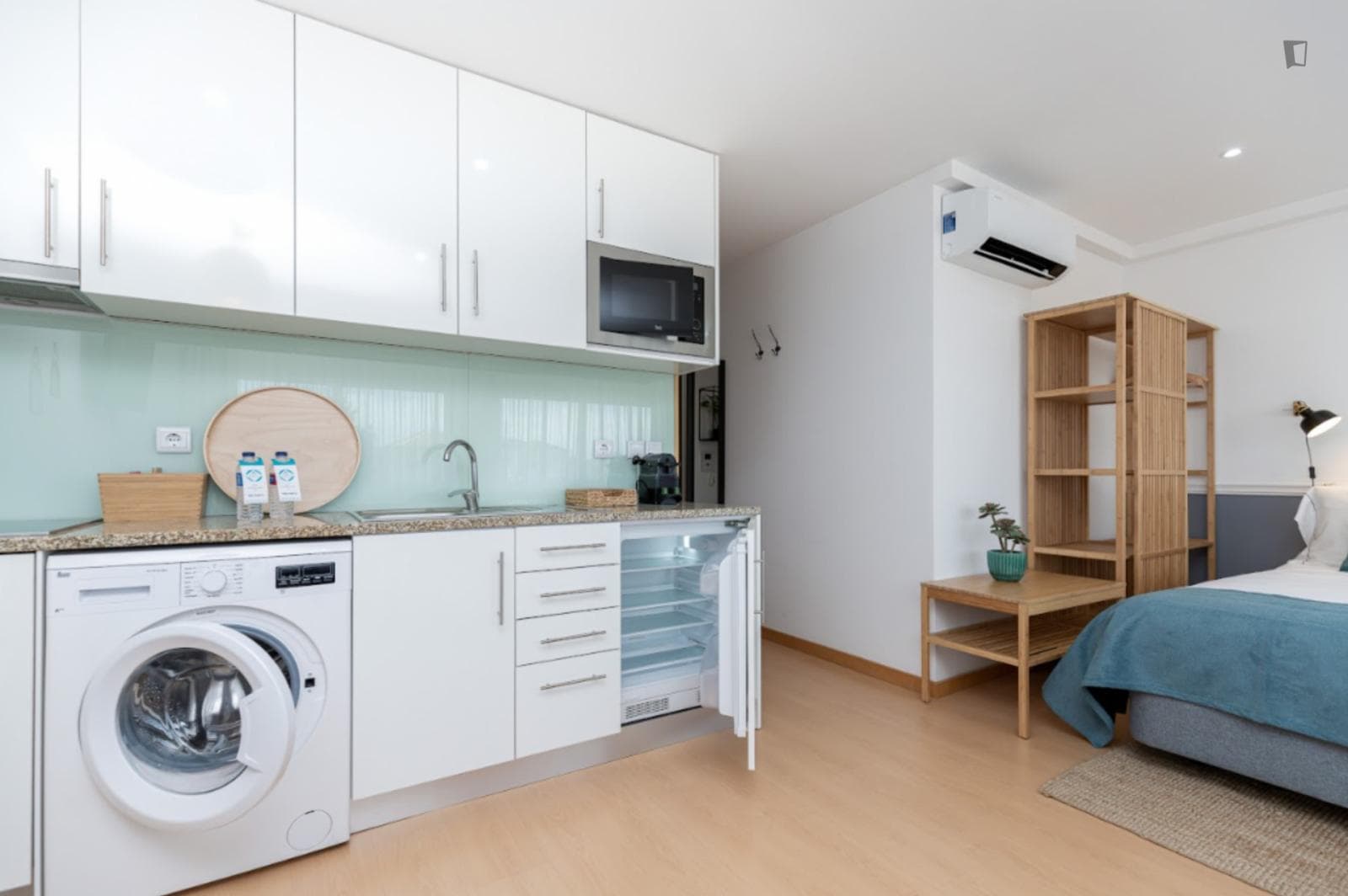 Appealing studio a short walk from Combatentes metro station photo 1
