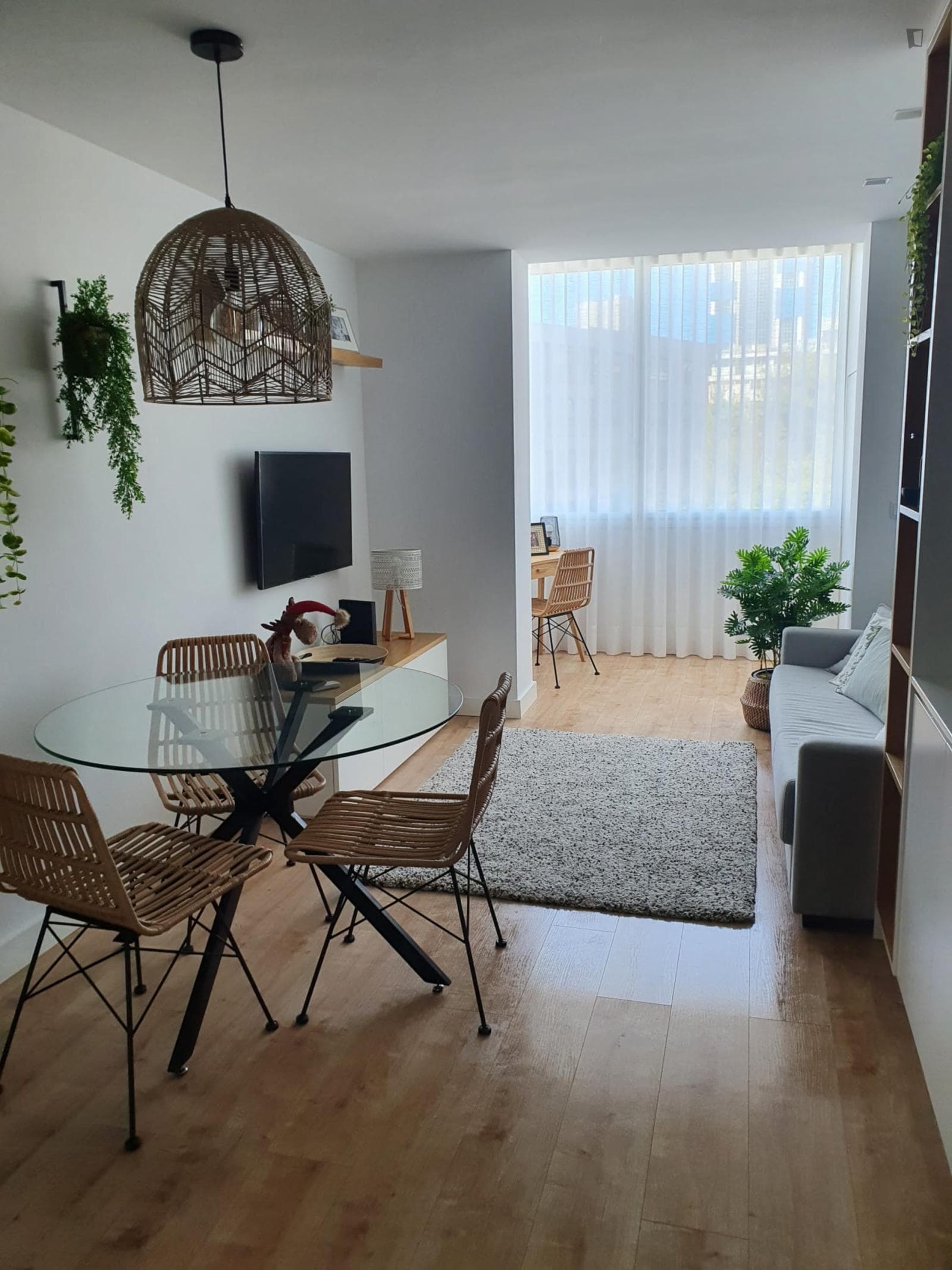Stylish apartment perfectly located photo 1