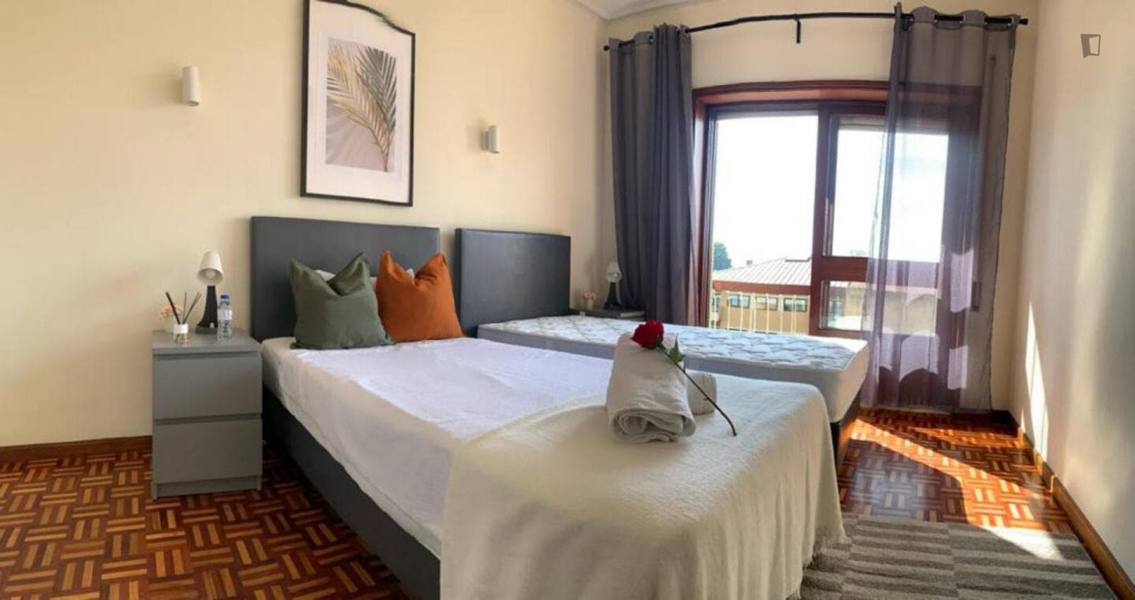 Spectacular twin bedroom next to Casa da Música metro station photo 1