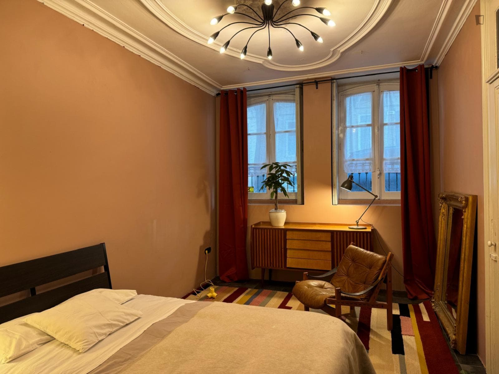 Artful Double Bedroom with a private bathroom close to  Católica Porto Business University photo 1