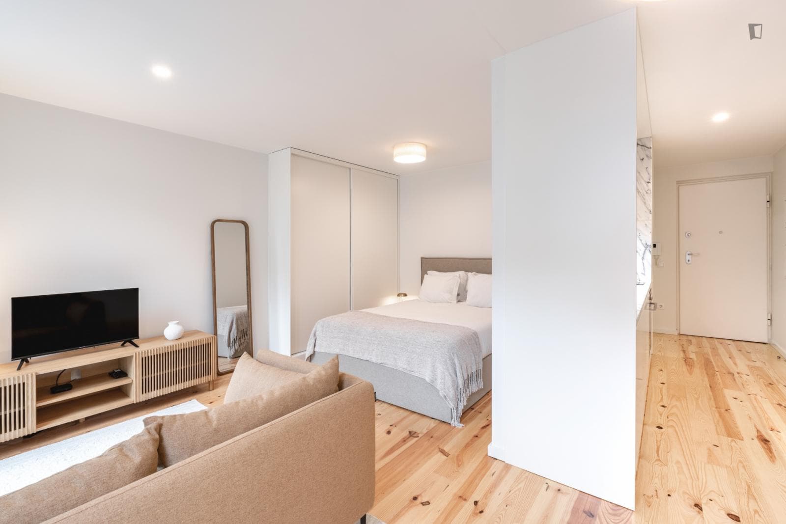 Grand and bright studio in Cedofeita photo 1