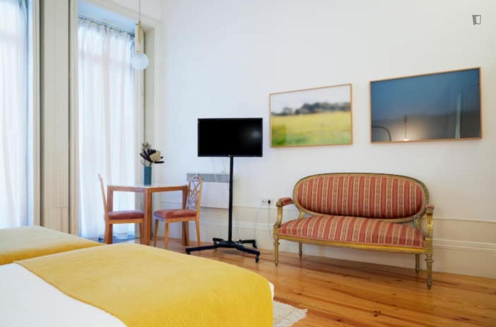 Appealing 1-bedroom apartment next to São Bento metro station photo 1