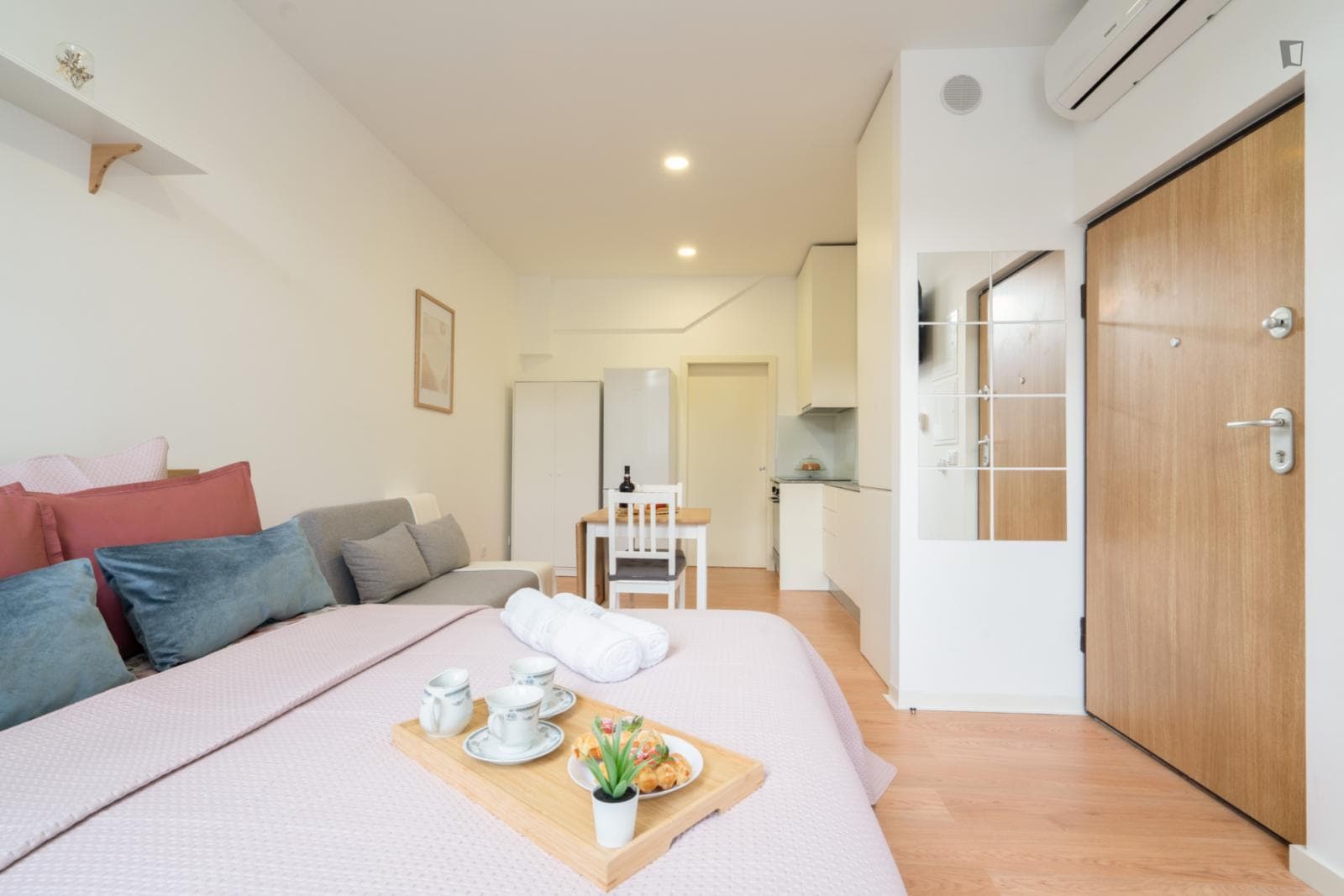Brilliant studio in central Santo Ildefonso photo 1
