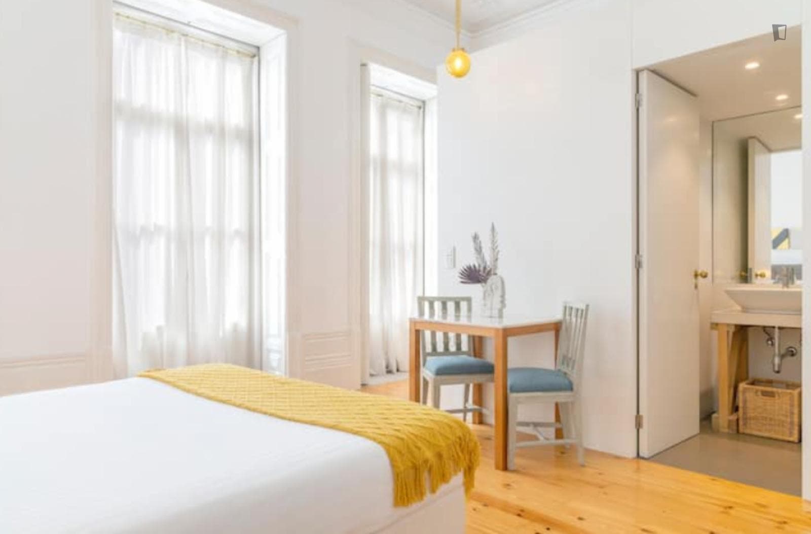 Cosy 1-bedroom apartment next to Aliados metro station photo 1