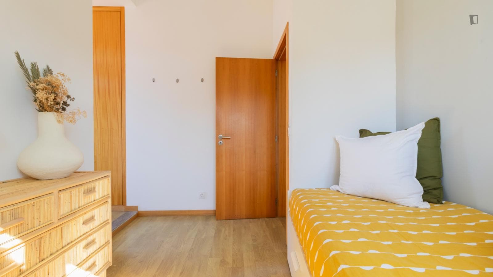 Welcoming 2 Bedroom Apartment with a Balcony close to Francos Metro photo 1