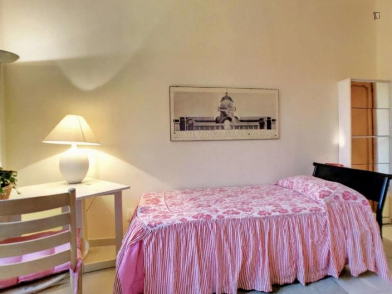Single bedroom with ensuite bathroom photo 1