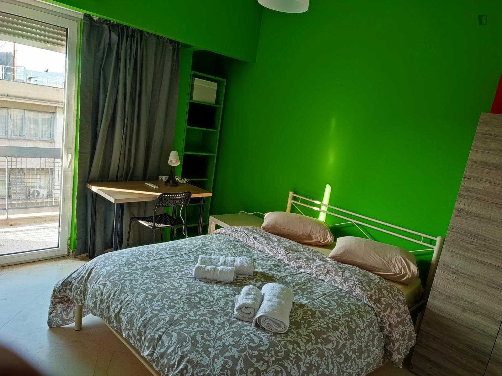 Modern double bedroom in a 10-bedroom apartment No18-5 photo 1