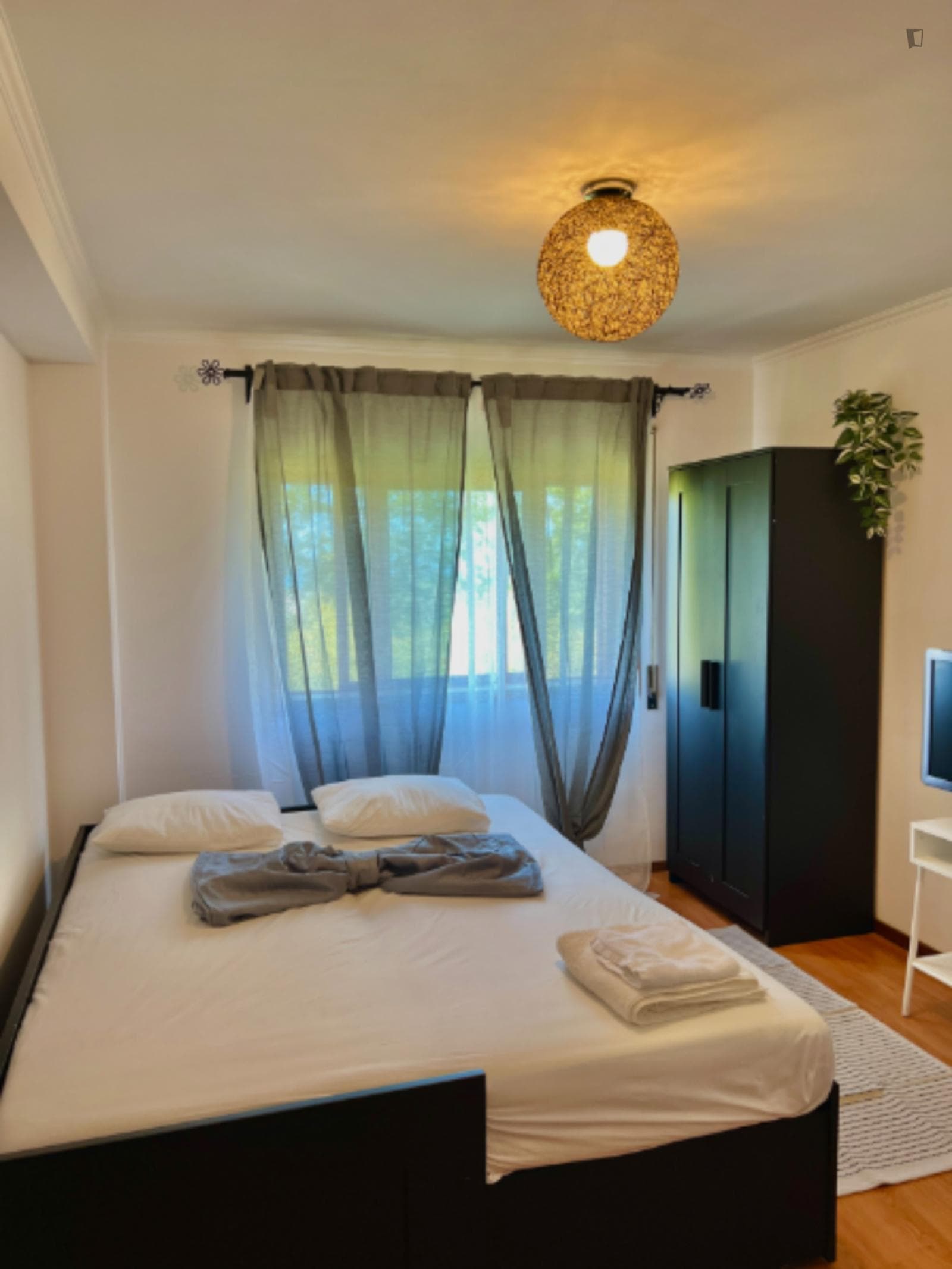 Private bedroom close to GaiaShopping photo 1
