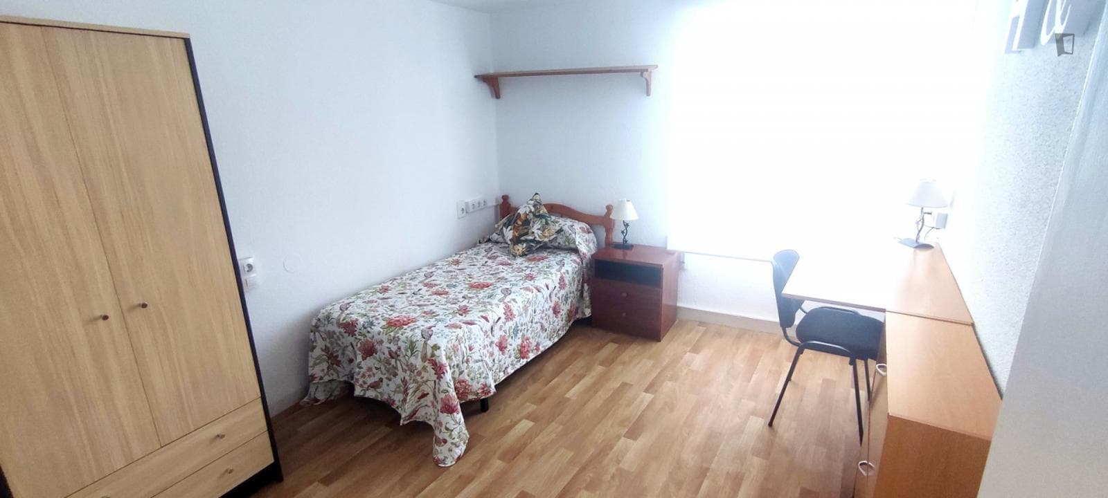 Cosy single bedroom in Castellón de la Plana photo 1