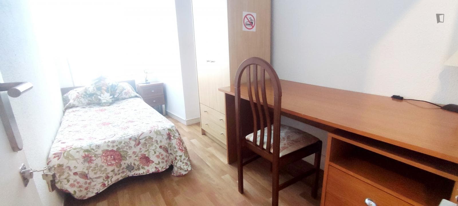 Snug single bedroom in Castellón de la Plana photo 1