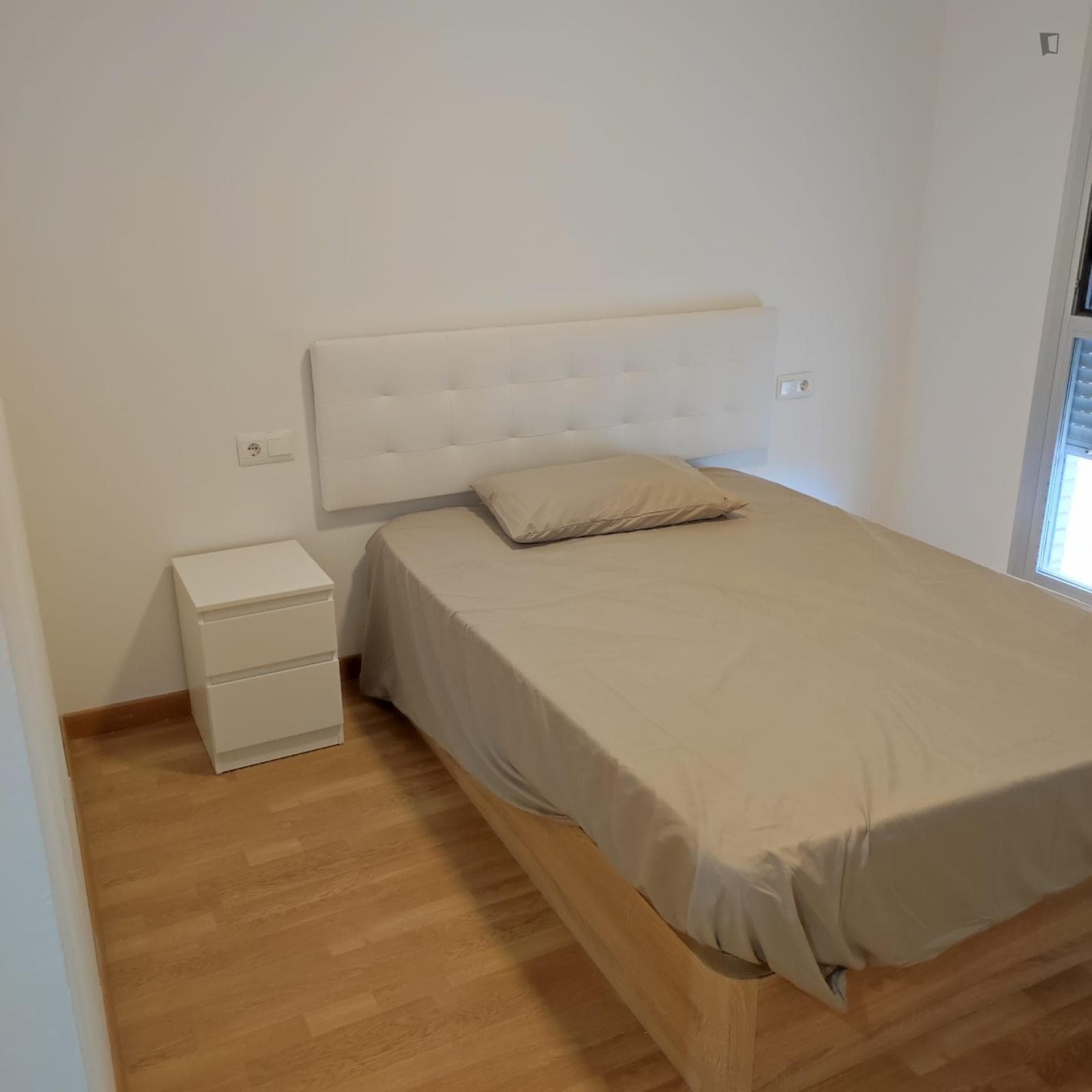 Double bedroom, with private bathroom, in 3-bedroom apartment photo 1