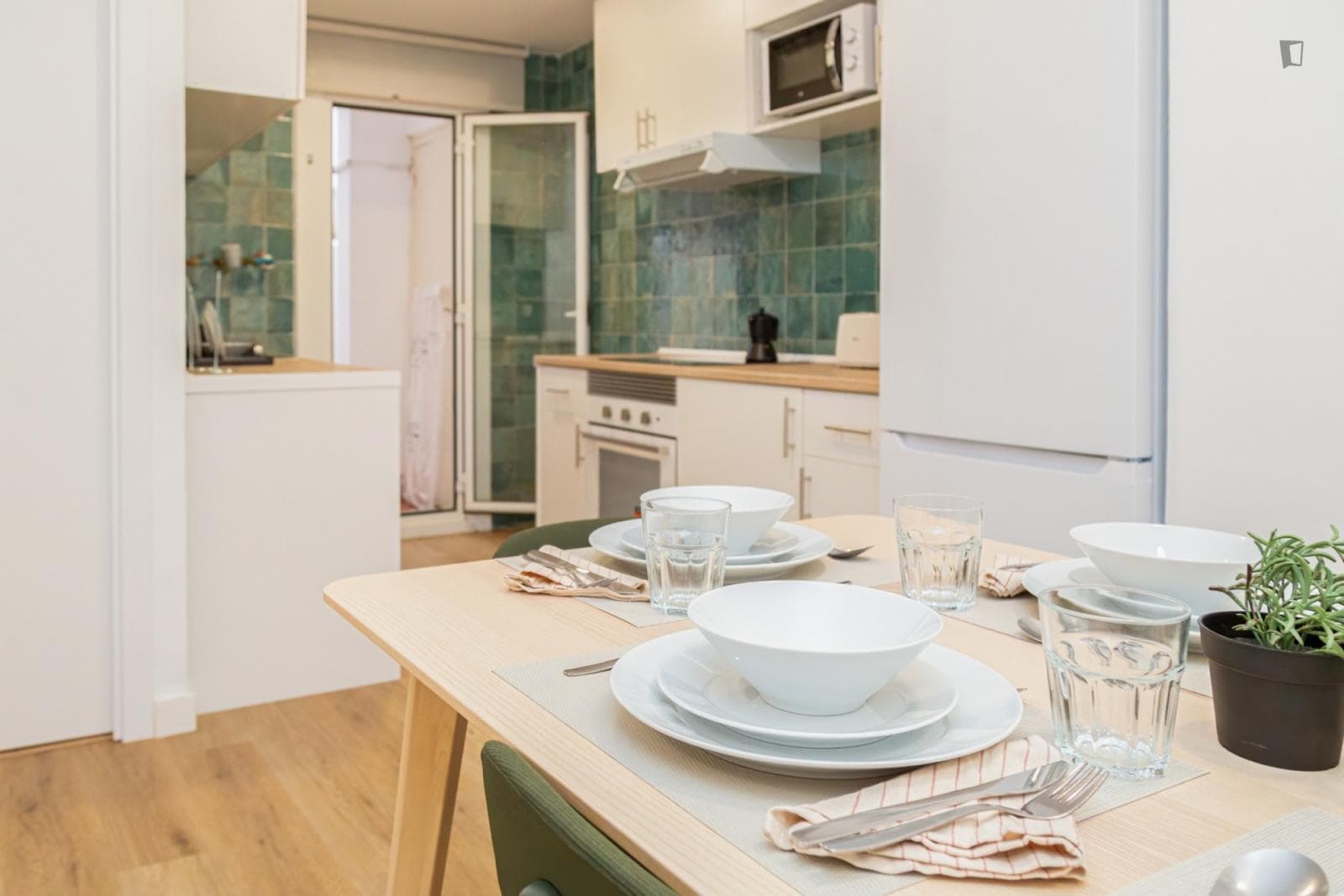 Appealing single bedroom in a property with balcony photo 1