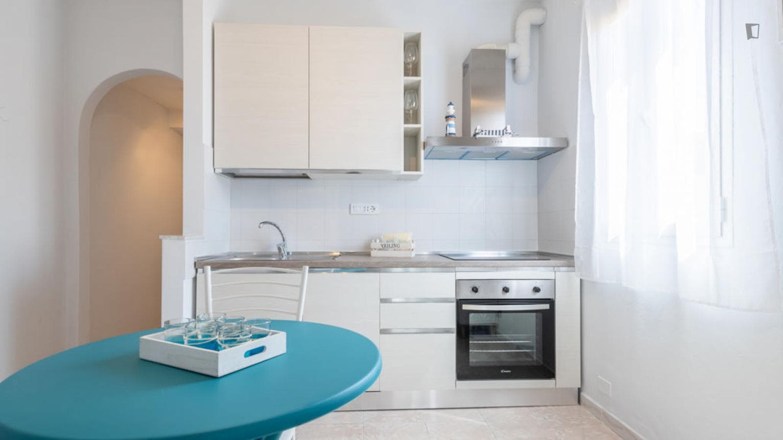 Tasteful 1-bedroom apartment in photo 1