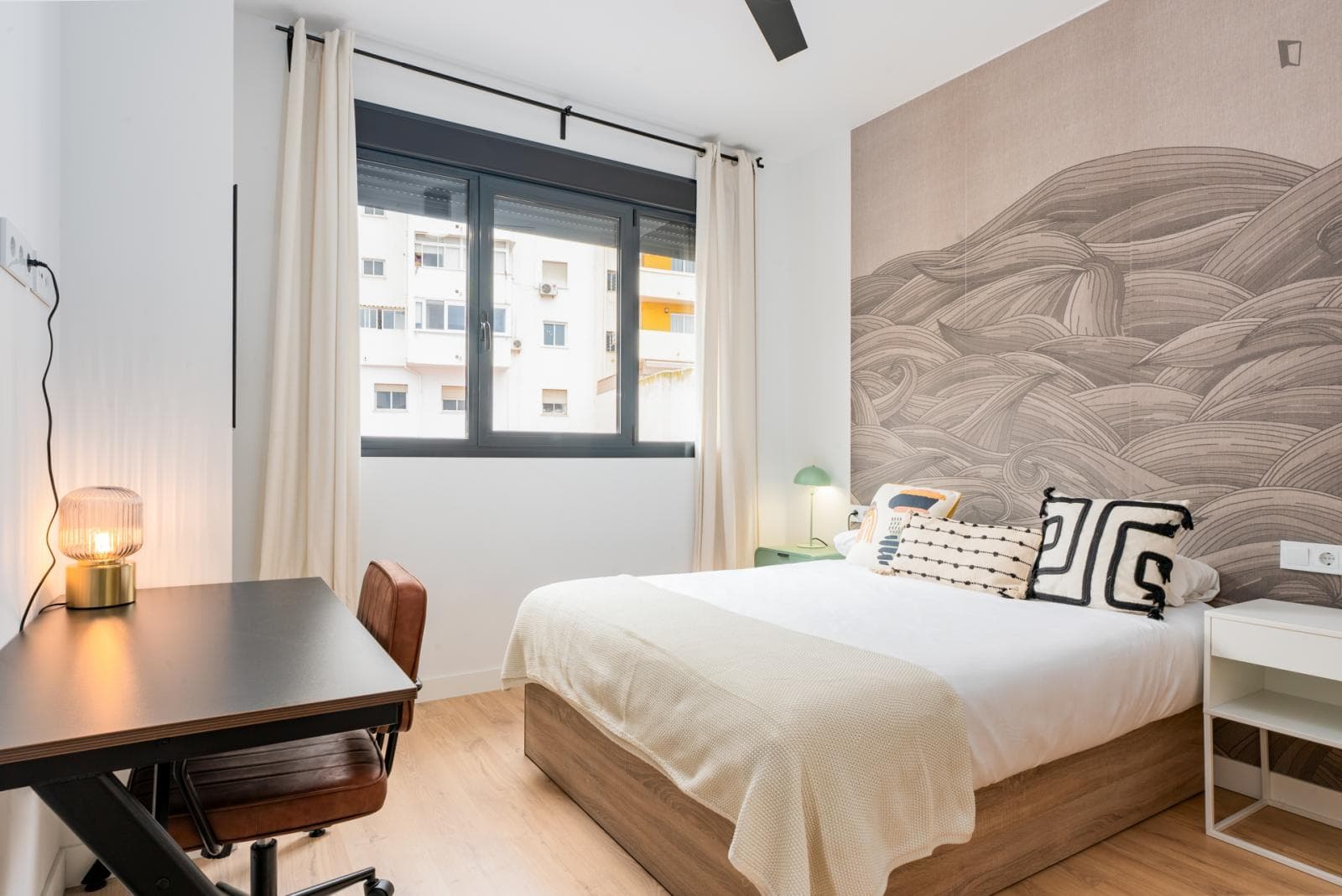 Welcoming double bedroom in Victoria Eugenia photo 1
