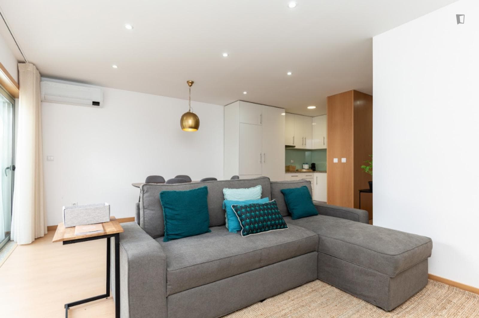 Cool 2-bedroom apartment with terrace near Combatentes metro station photo 1