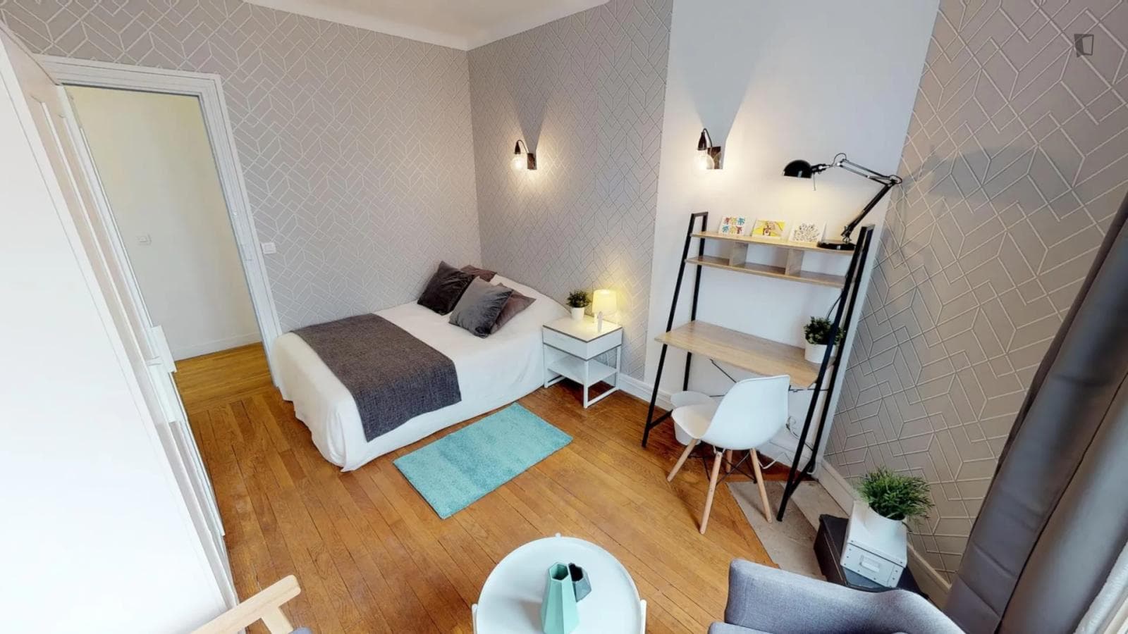 Spacious double bedroom near Courbevoie train station photo 1