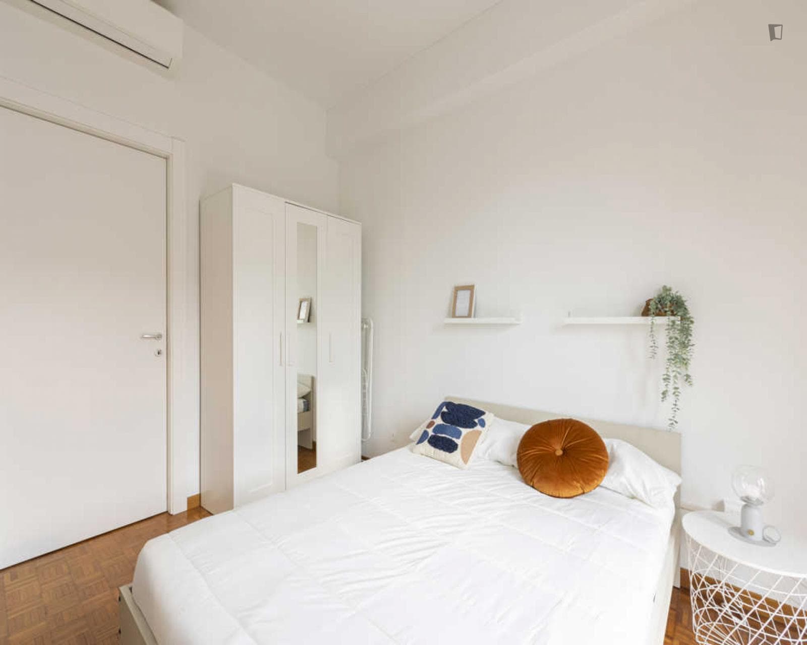 Inviting double bedroom in Porta Venezia photo 1