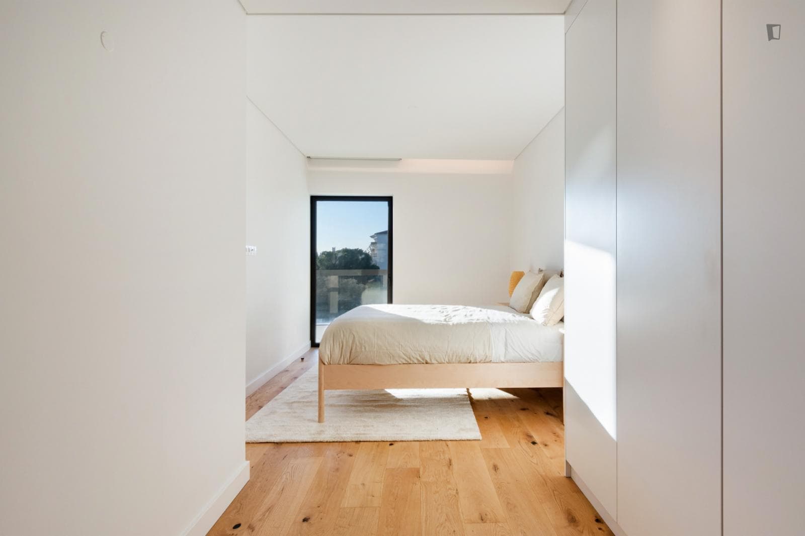 Sunny and elegant 2-bedroom apartment in Carcavelos photo 1