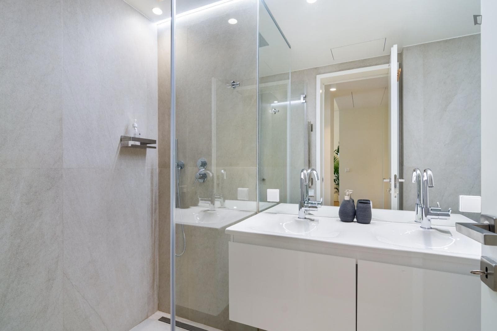 Attractive 1-bedroom apartment in Santos photo 1