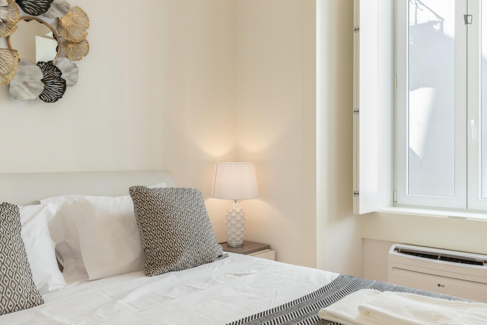 Elegant 2-bedroom apartment in the Baixa area photo 1