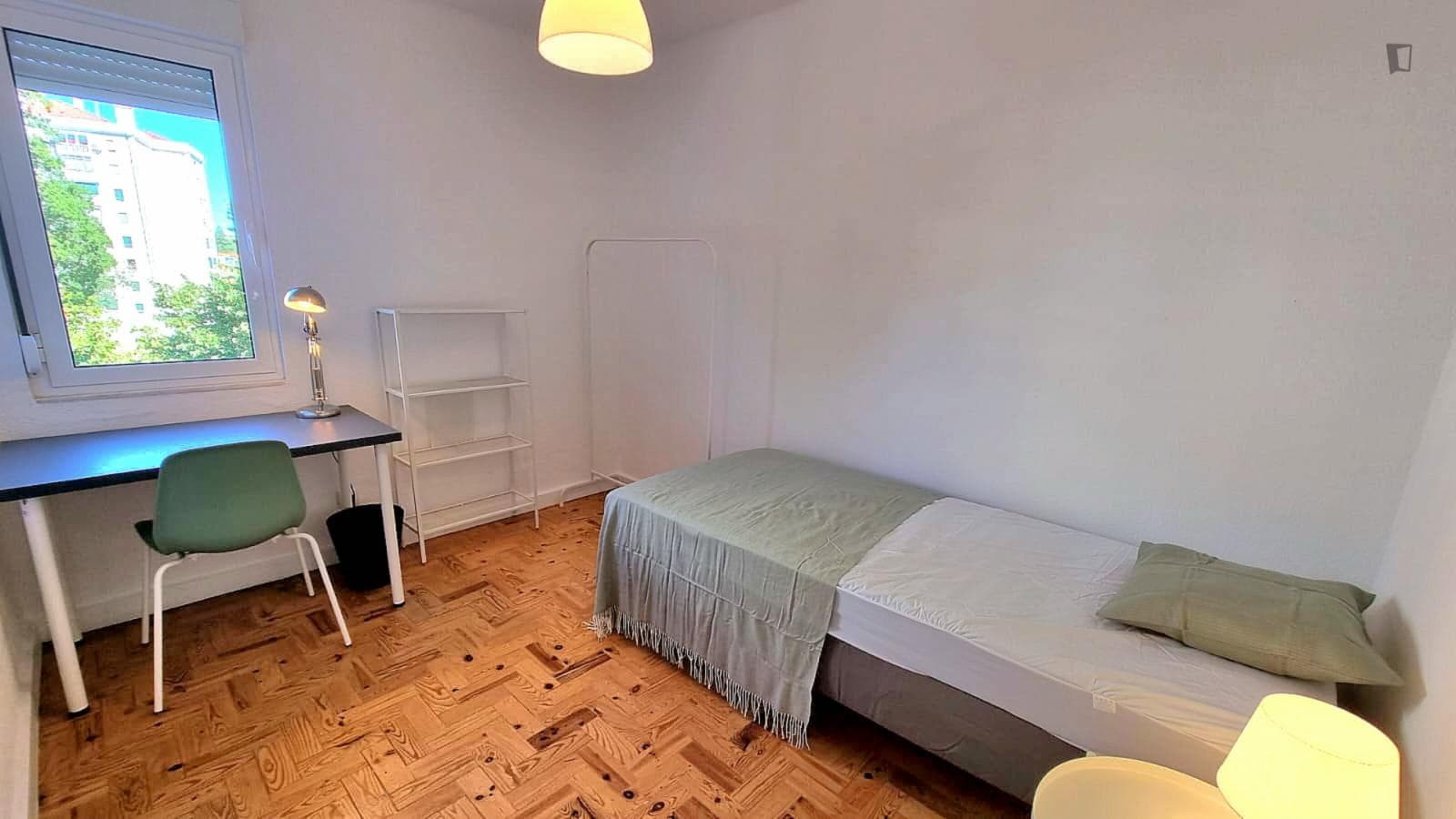 Shining Single Bedroom close to Olivais Metro photo 1