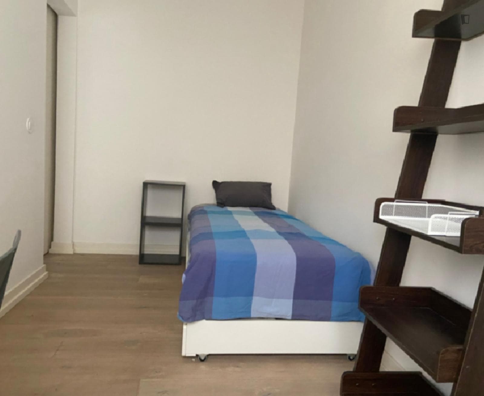 Delightful Single Bedroom close to Campolide Train Station photo 1