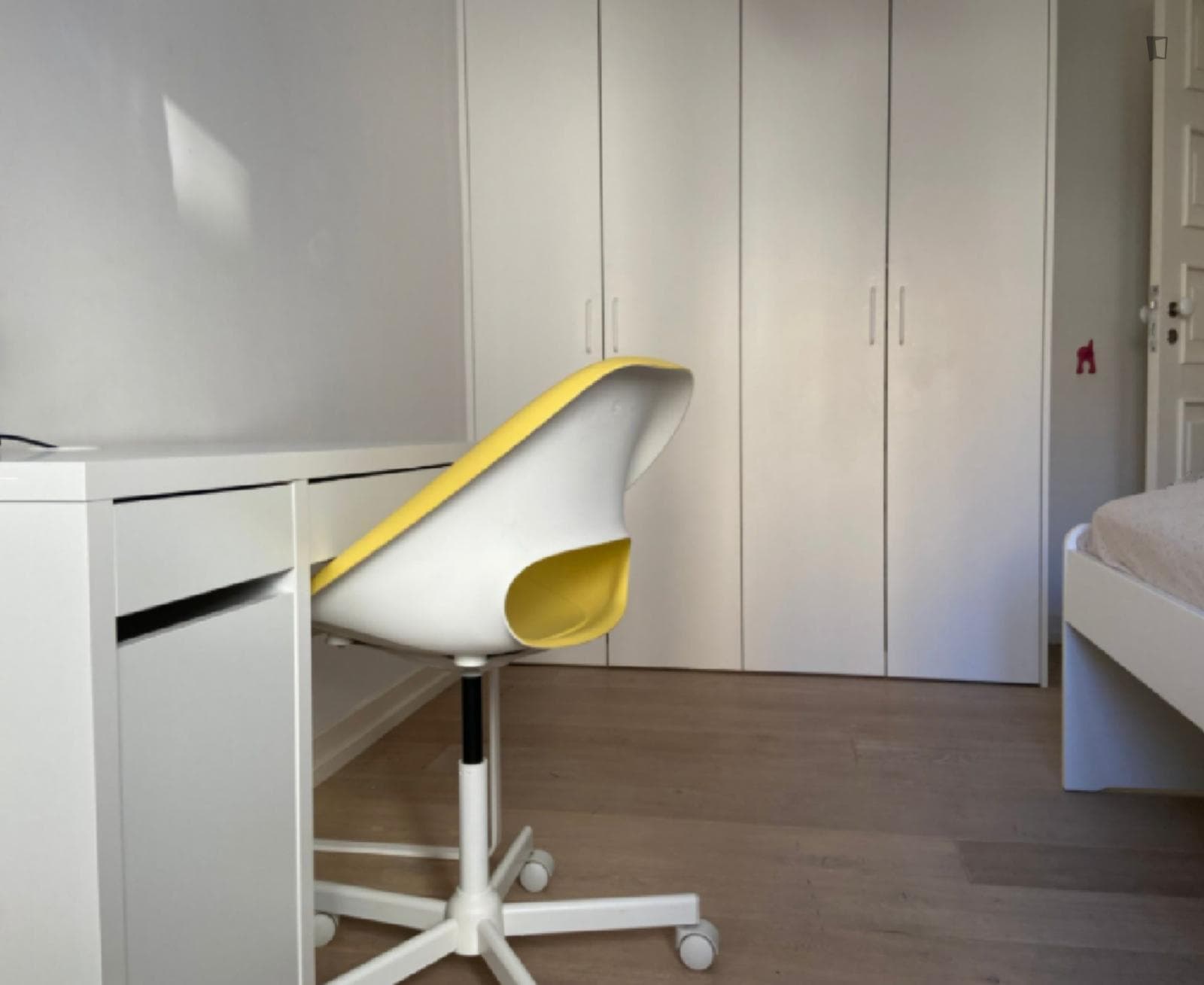 Captivating Single Bedroom close to NOVA IMS Information Management School photo 1