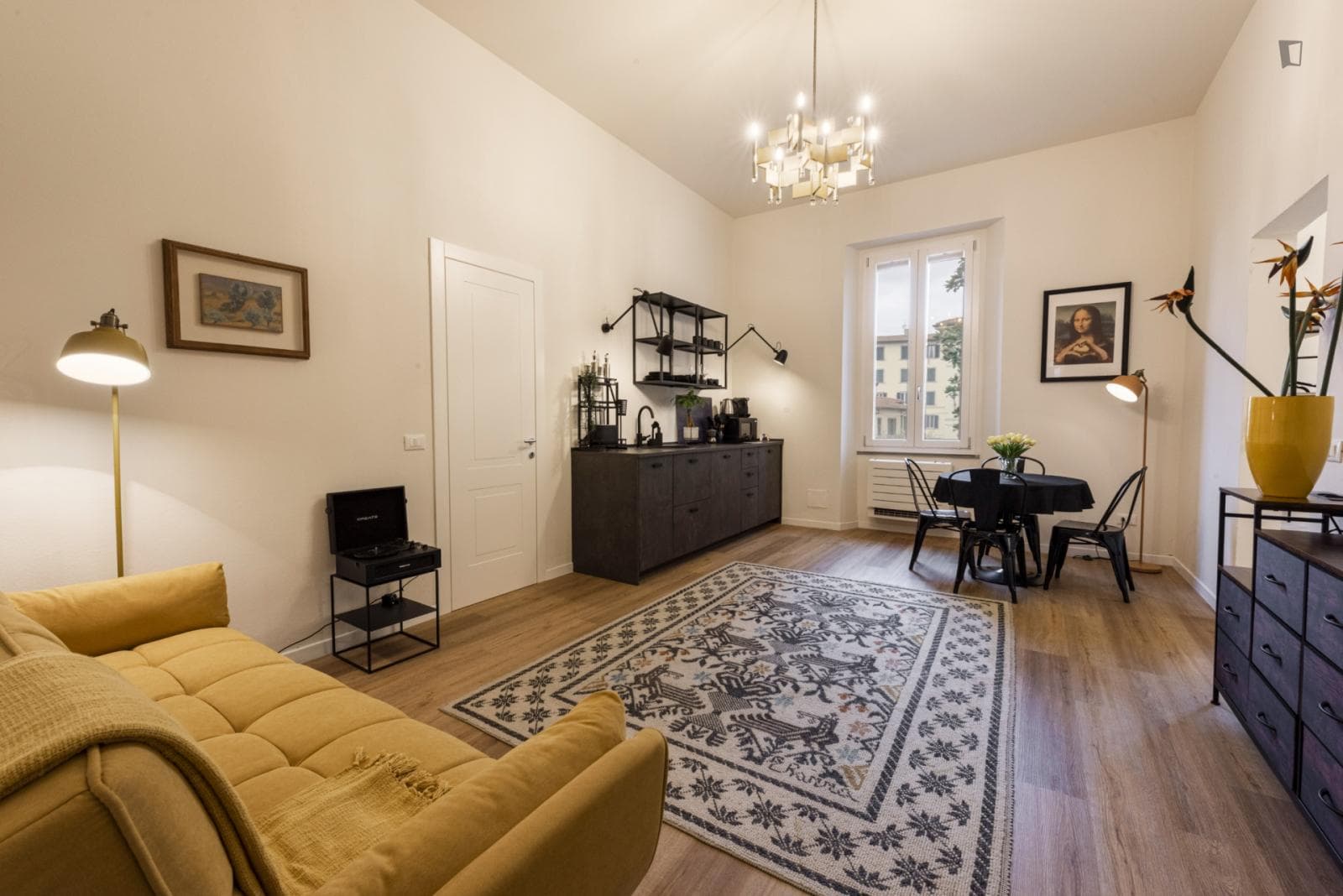 Modern 1-bedroom flat in the well-connected Gavinana area photo 1