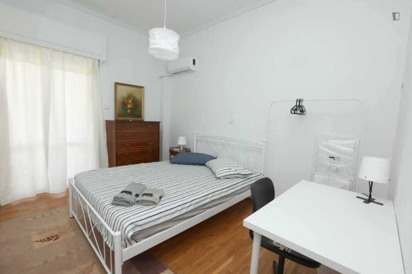 Inviting double bedroom in Athens photo 1