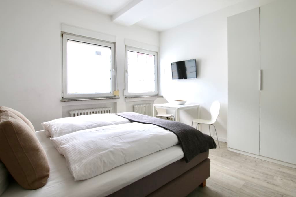 Bright 1-room apartment at Friesenplatz photo 1