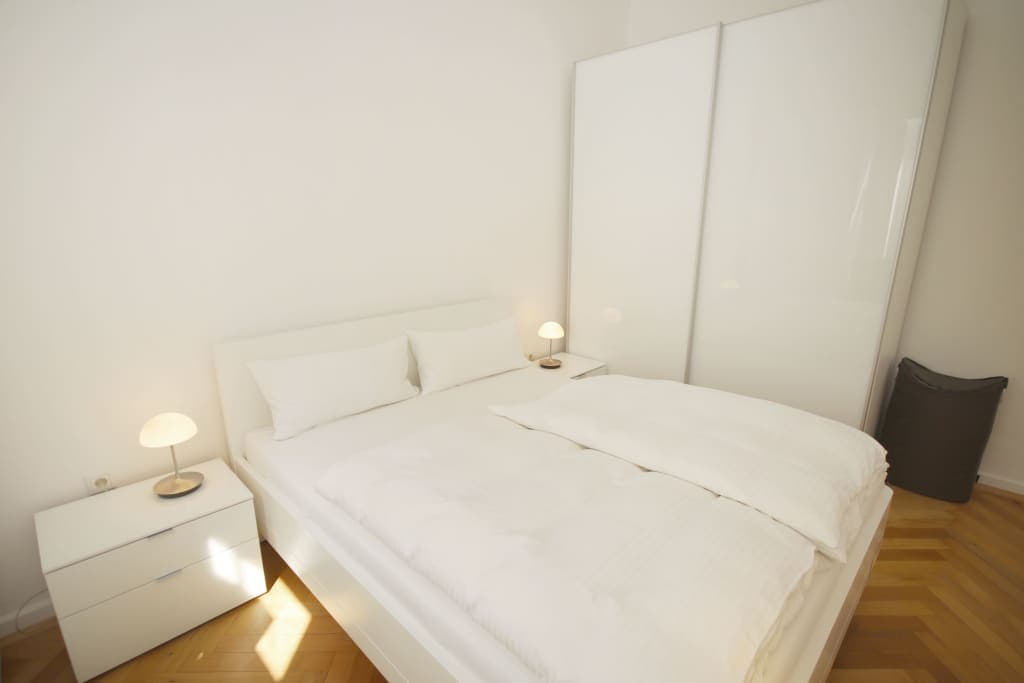 Chic 2 room apartment, furnished to a high standard photo 1