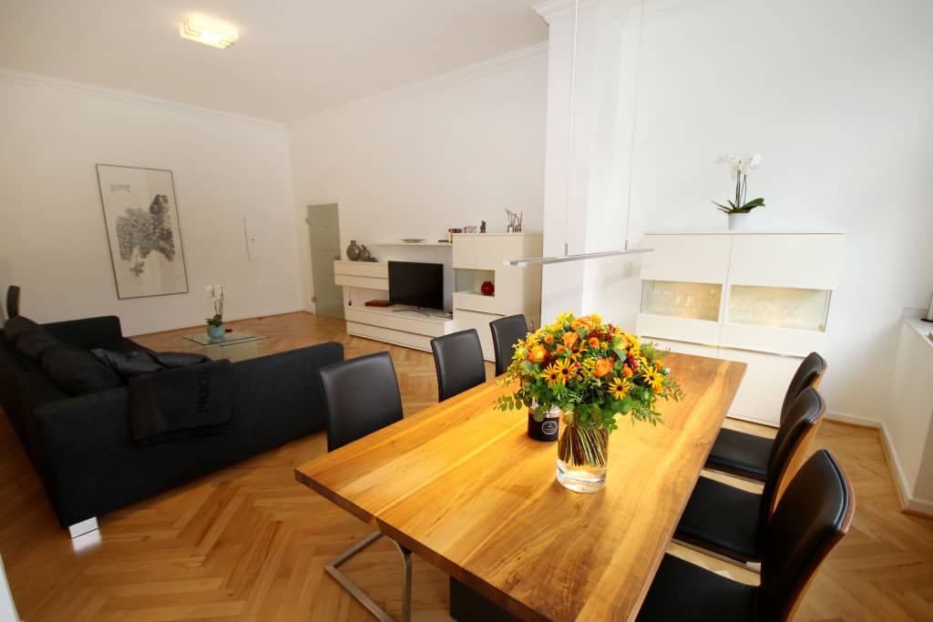 Chic, high-quality renovated 2-room apartment in Düsseldorf-Düsseltal-Zoo photo 1