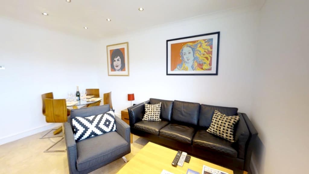 Stunning newly renovated two bedroom apartment photo 1