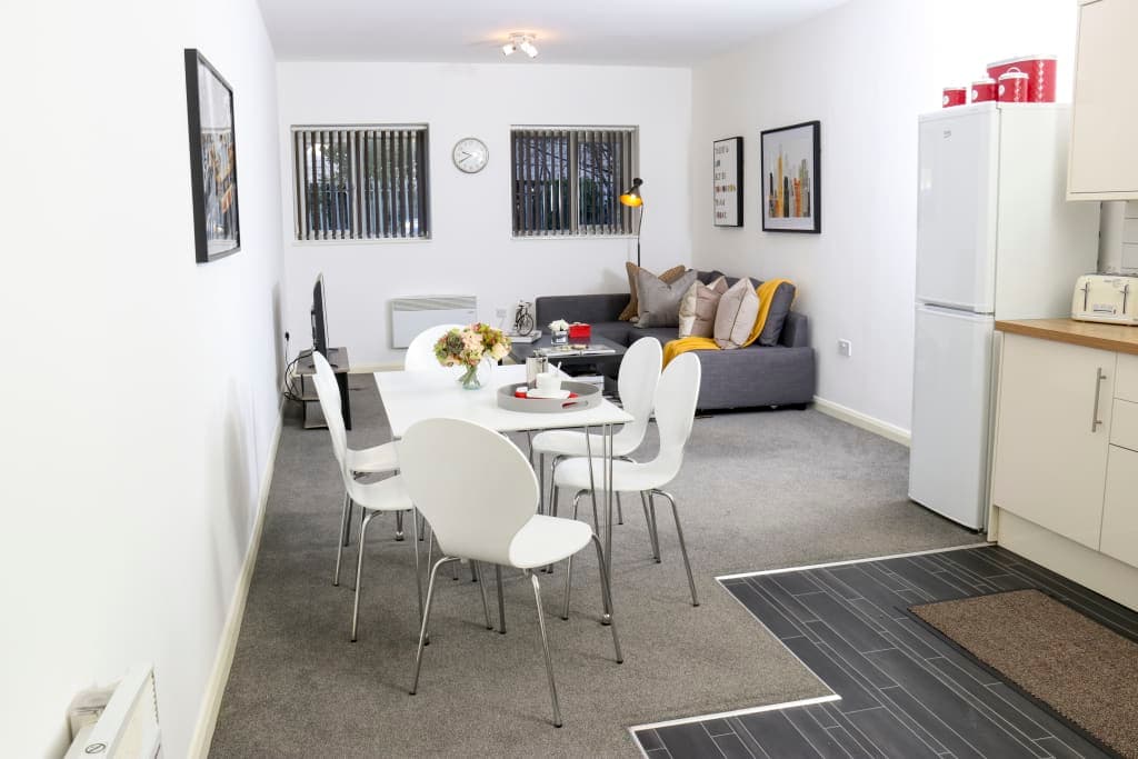 3 Bedroom Apartment in Watford Centre photo 1